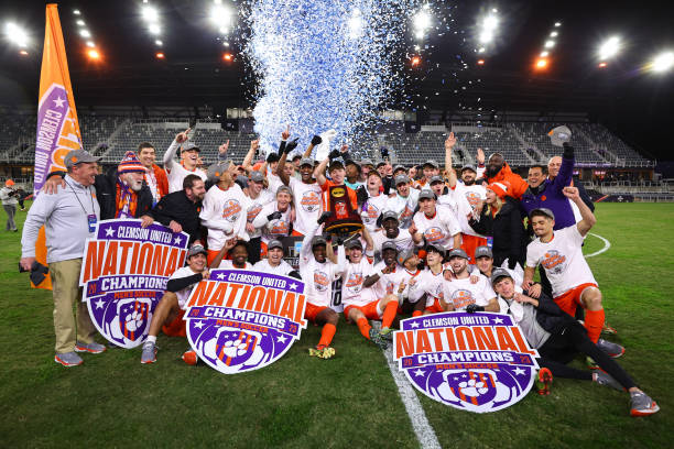 蓬勃发展 蓬勃发展